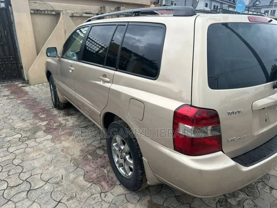 Toyota Highlander V6 2005 Gold