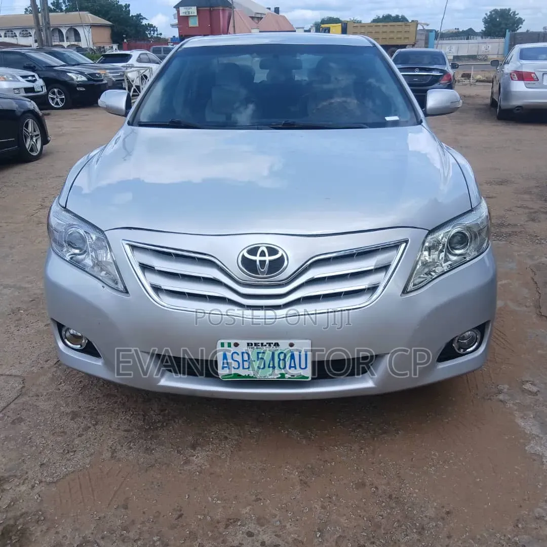 Toyota Camry LE 4dr Sedan (2.5L 4cyl 6A) 2011 Silver