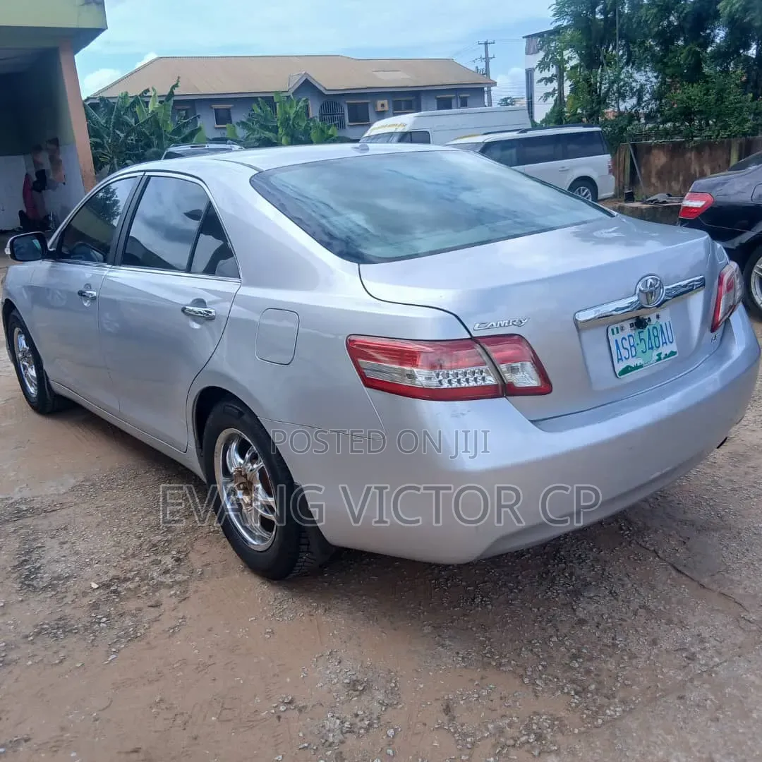 Toyota Camry LE 4dr Sedan (2.5L 4cyl 6A) 2011 Silver