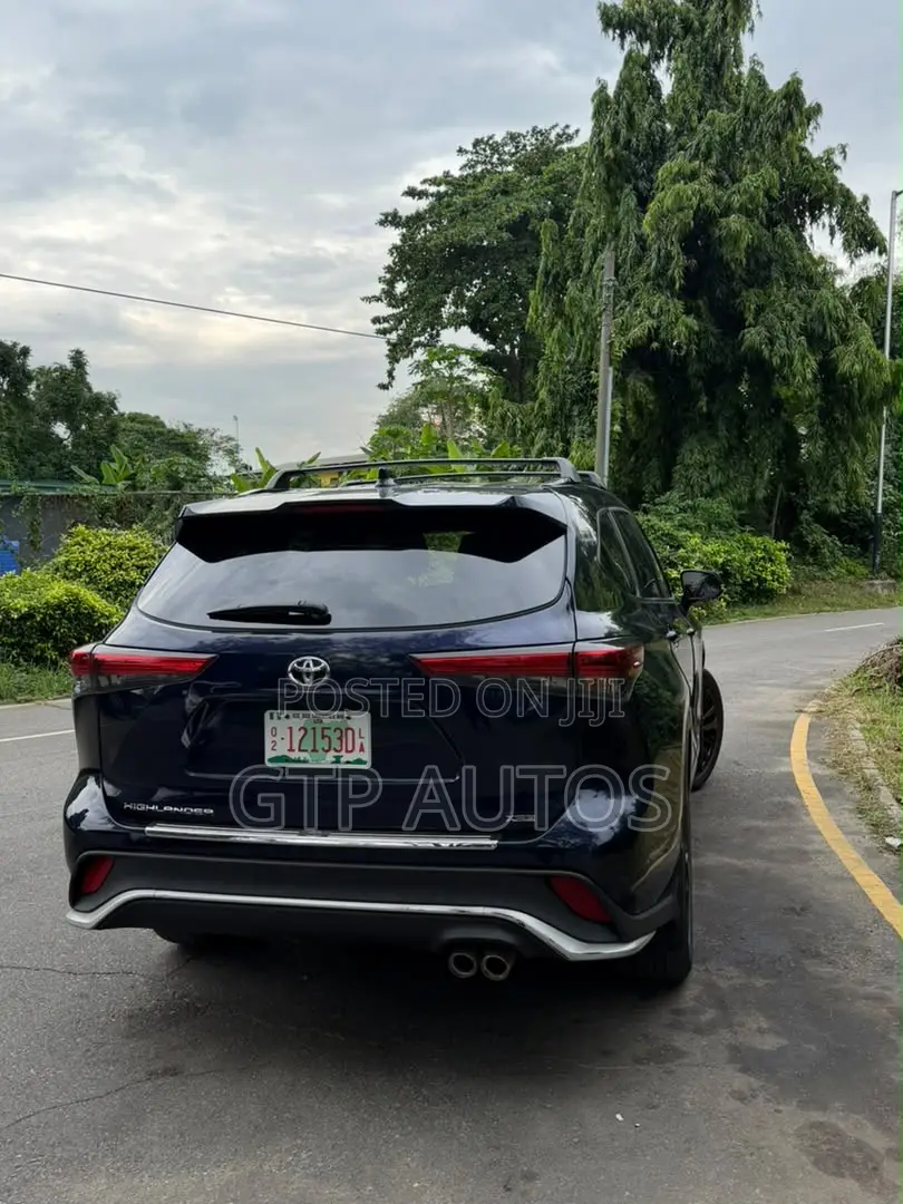 Toyota Highlander XSE AWD 2023 Blue