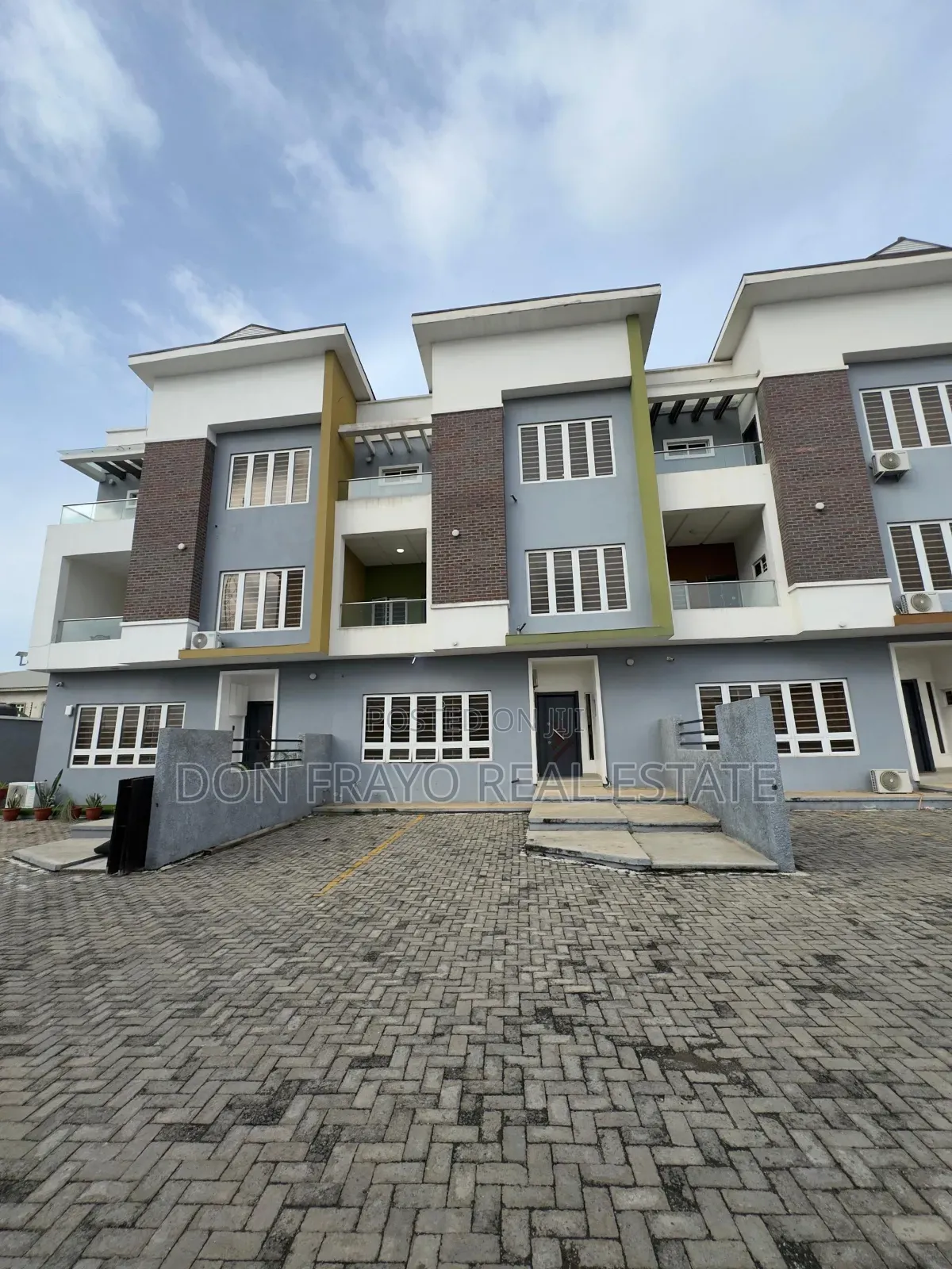 5bdrm Duplex in Iyaganwu Gra, Iyanganku for sale
