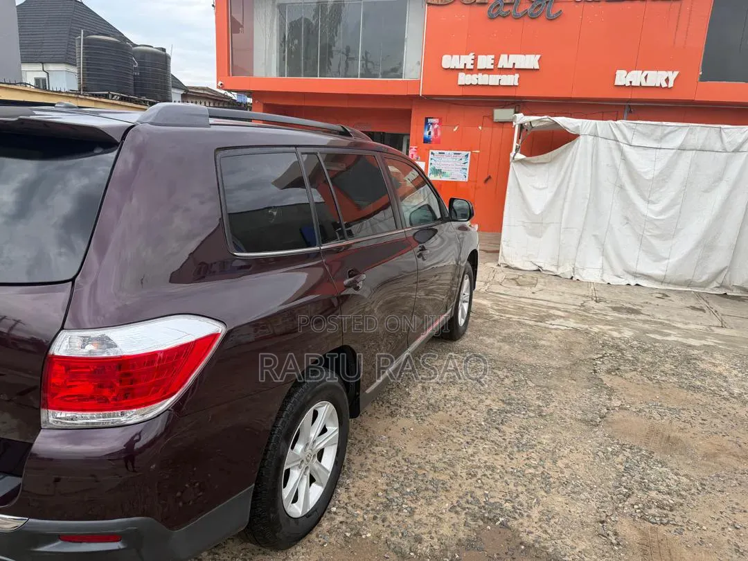 Toyota Highlander 2012 Brown