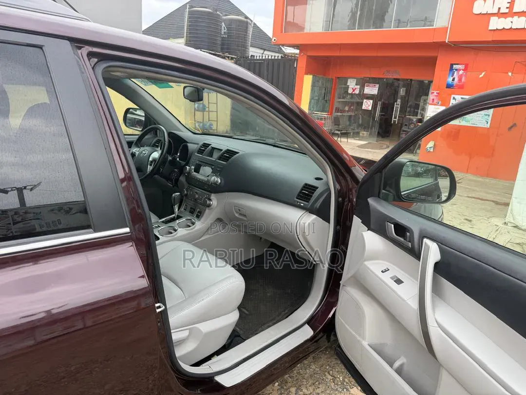 Toyota Highlander 2012 Brown