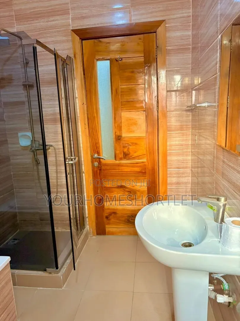 5 Bedroom Self Compound + Swimming Pool, Ps5, Table Tennis,Cinema