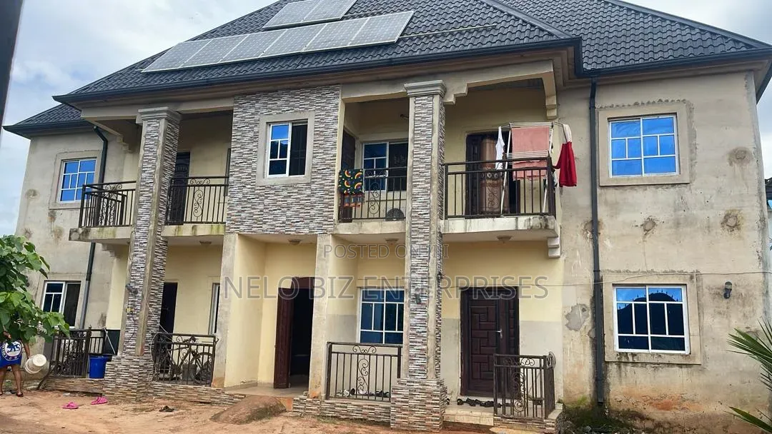 8bdrm Apartment in Owerri for sale