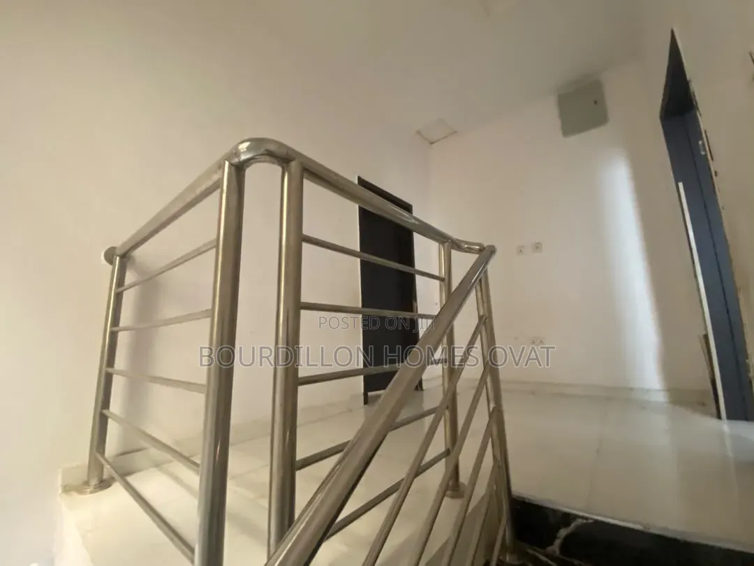 2bdrm Duplex in Ikota Villa Estate for rent