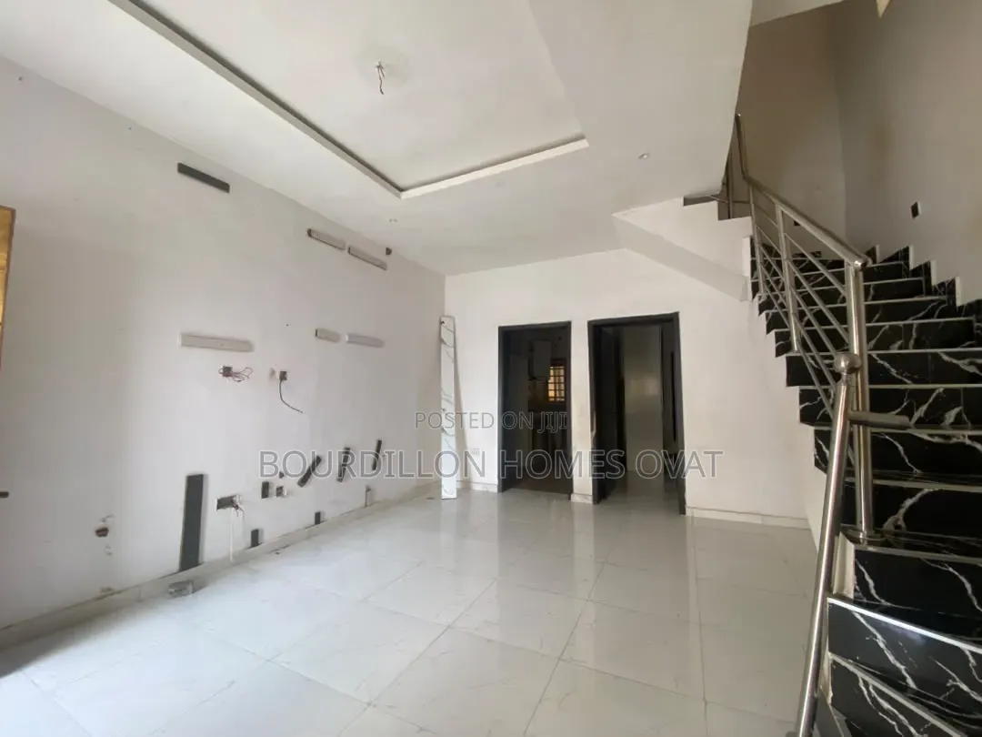 2bdrm Duplex in Ikota Villa Estate for rent