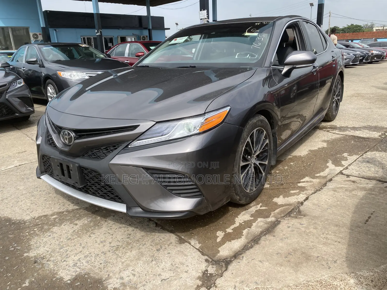 Toyota Camry SE FWD (2.5L 4cyl 8AM) 2018 Gray