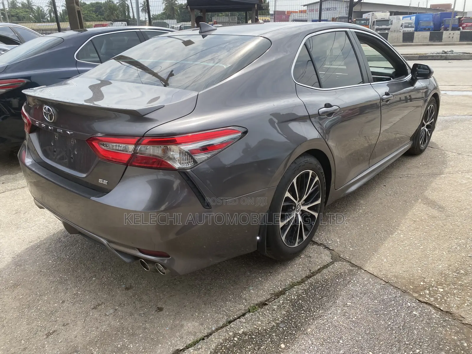Toyota Camry SE FWD (2.5L 4cyl 8AM) 2018 Gray