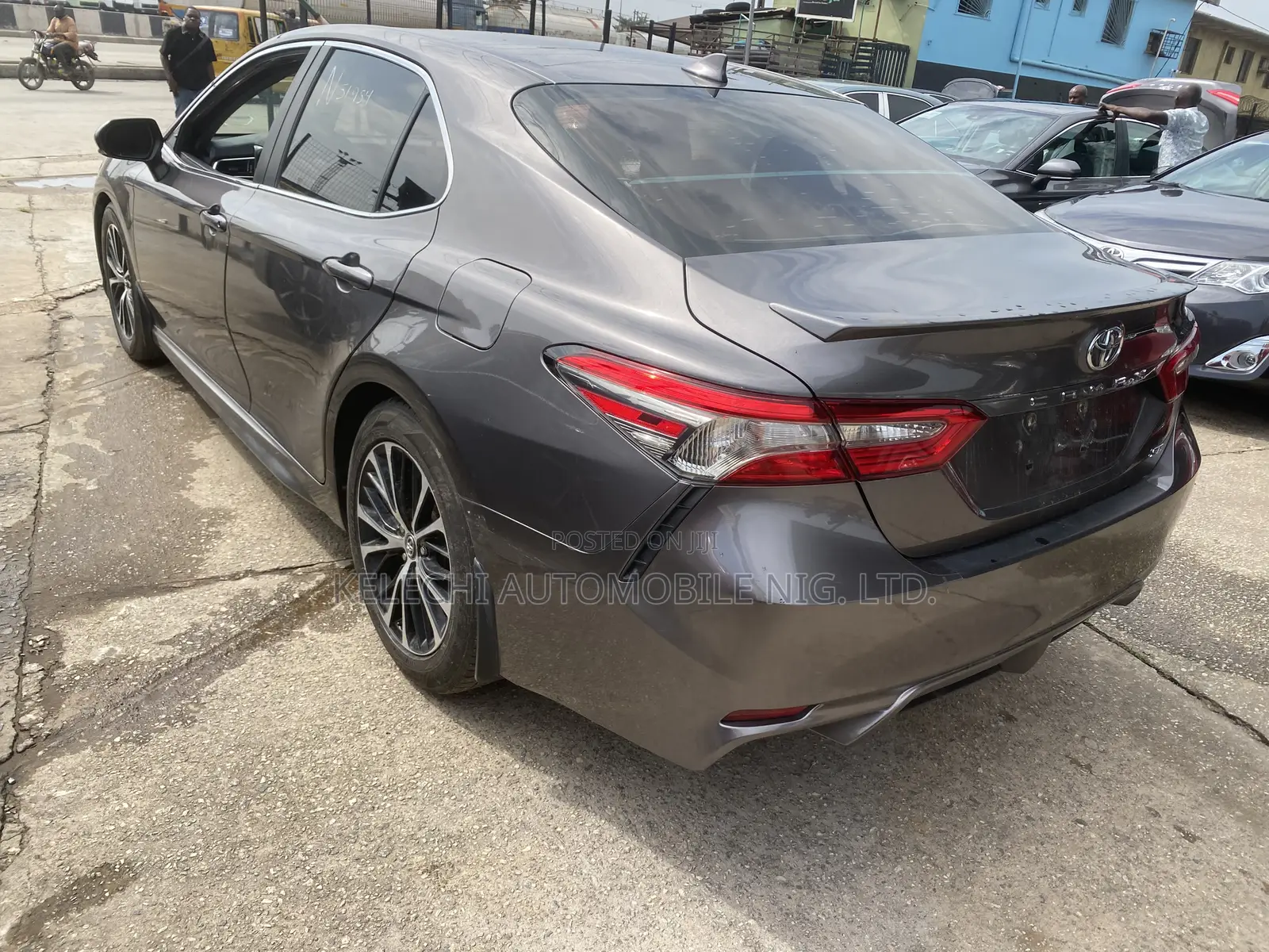 Toyota Camry SE FWD (2.5L 4cyl 8AM) 2018 Gray