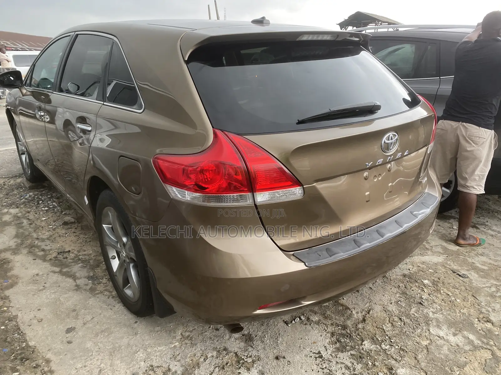 Toyota Venza AWD 2011 Gold