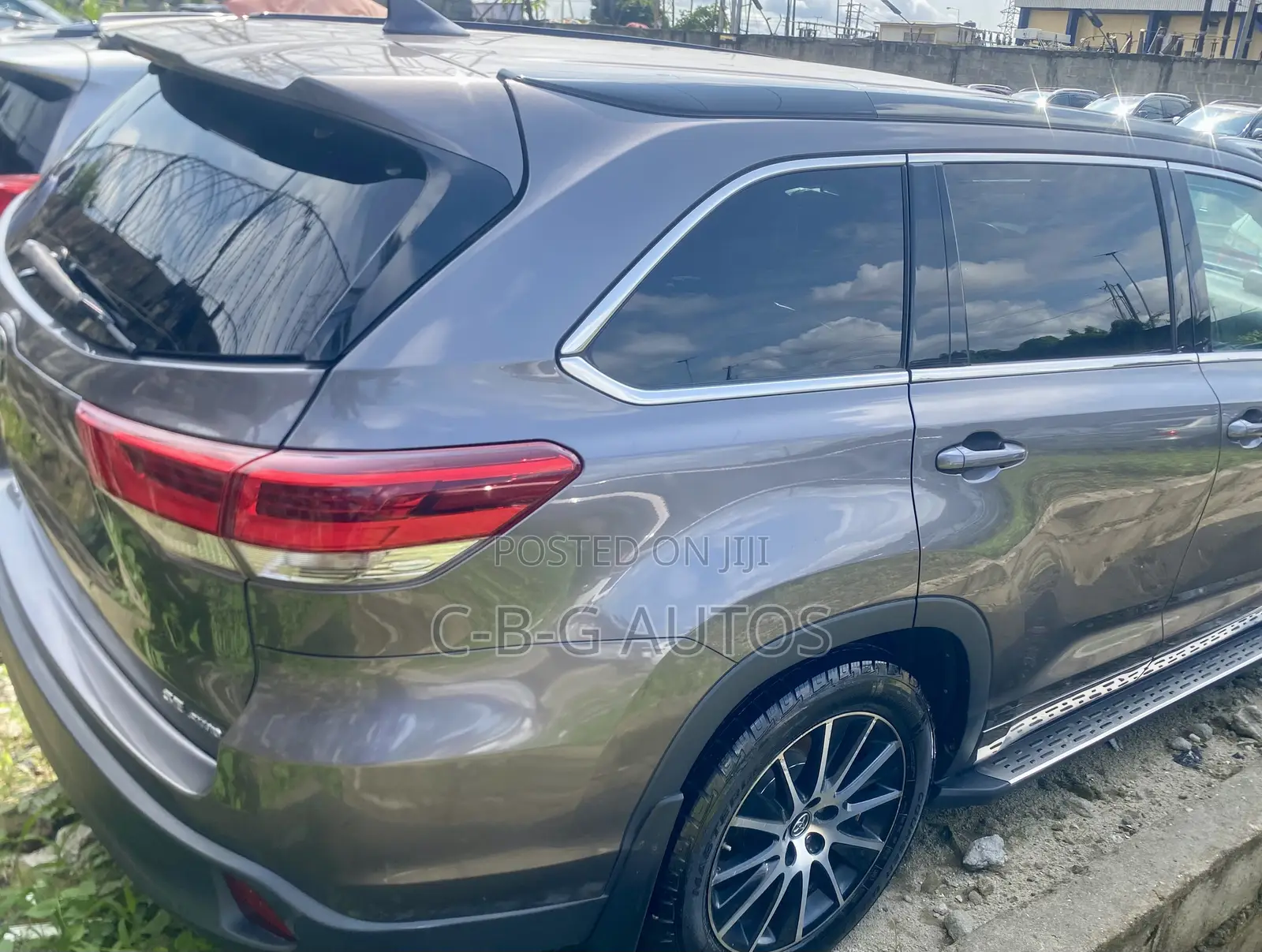 Toyota Highlander SE 4x2 V6 (3.5L 6cyl 8A) 2018 Brown