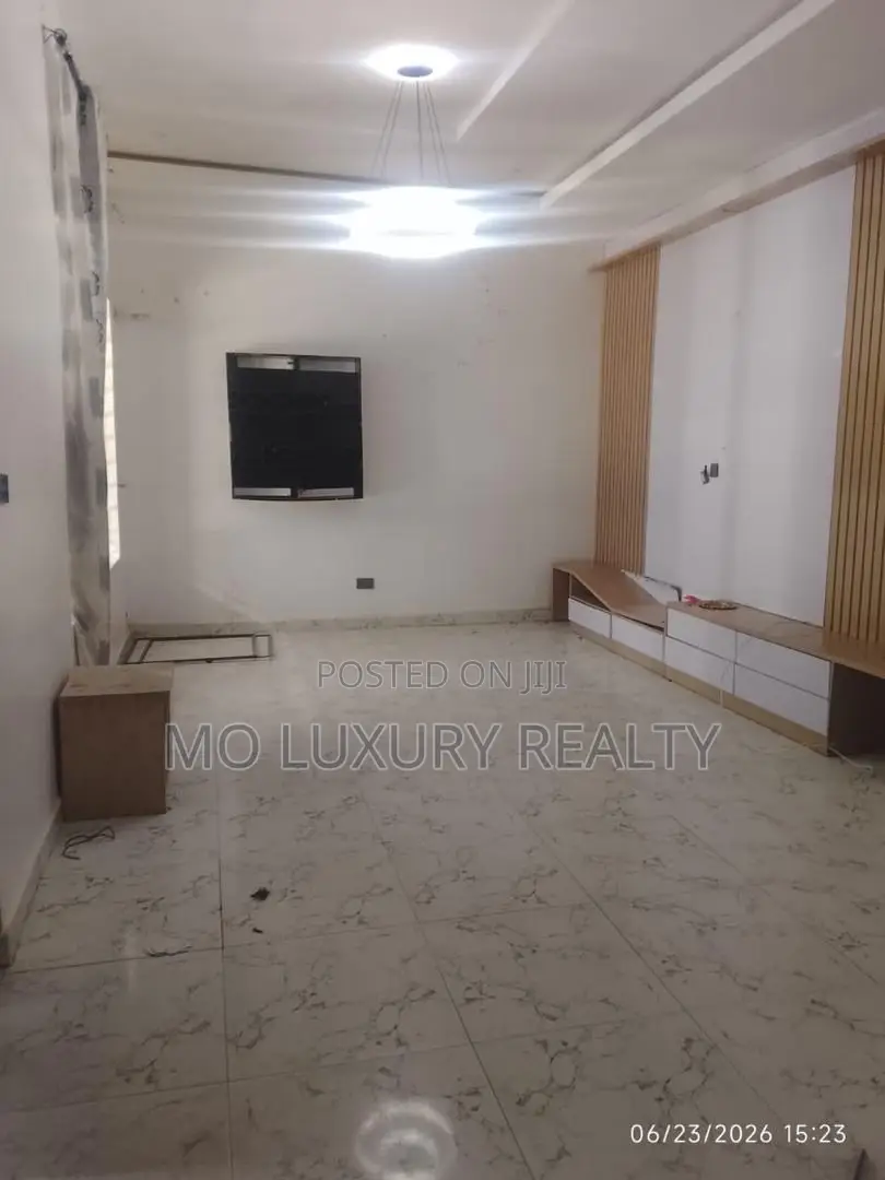 4bdrm Townhouse / Terrace in Chevron for rent