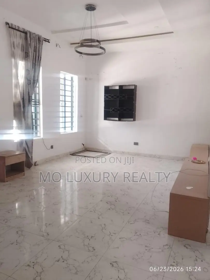 4bdrm Townhouse / Terrace in Chevron for rent
