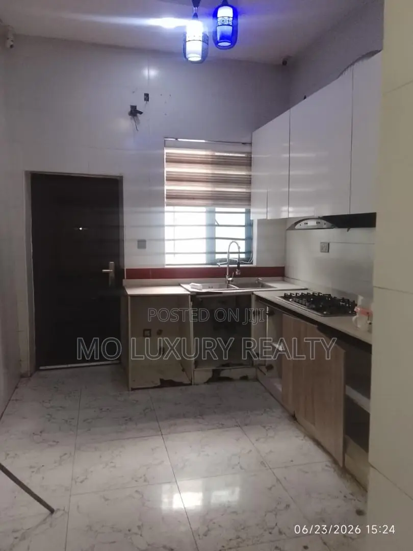 4bdrm Townhouse / Terrace in Chevron for rent