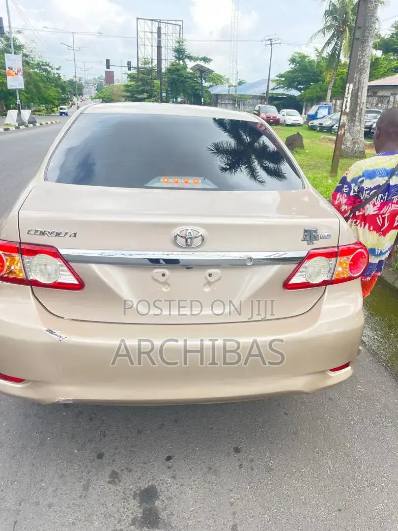 Toyota Corolla 2012 Gold