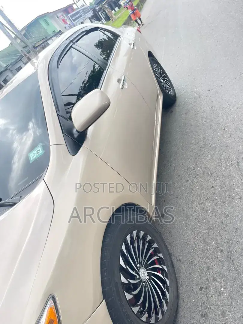Toyota Corolla 2012 Gold