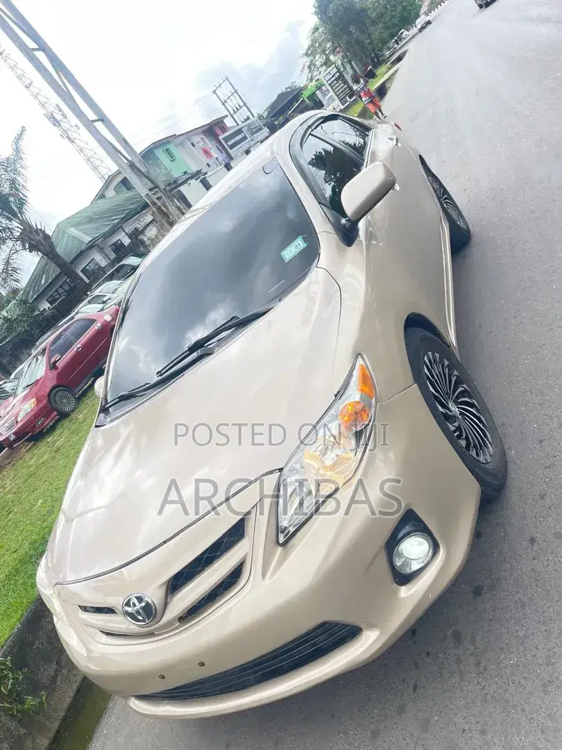 Toyota Corolla 2012 Gold