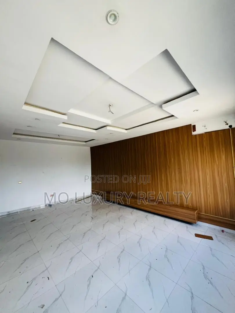 4bdrm Townhouse / Terrace in Chevron for rent