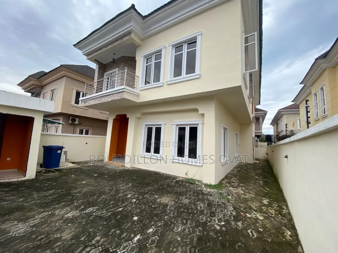 5bdrm Duplex in Ikota Villa Estate for rent