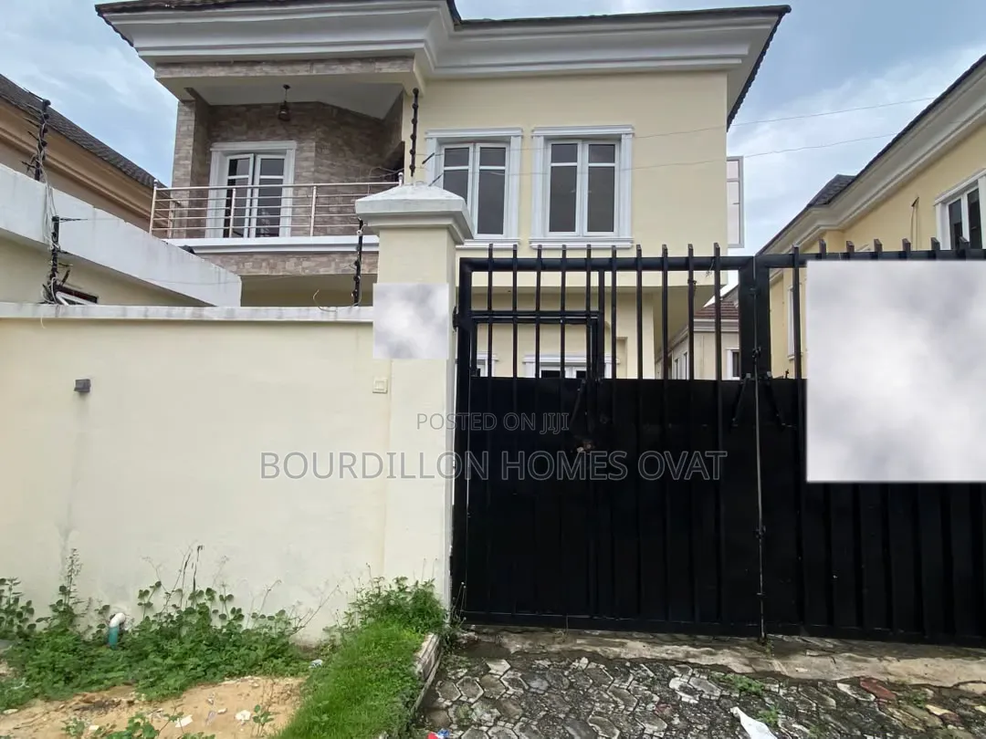 5bdrm Duplex in Ikota Villa Estate for rent