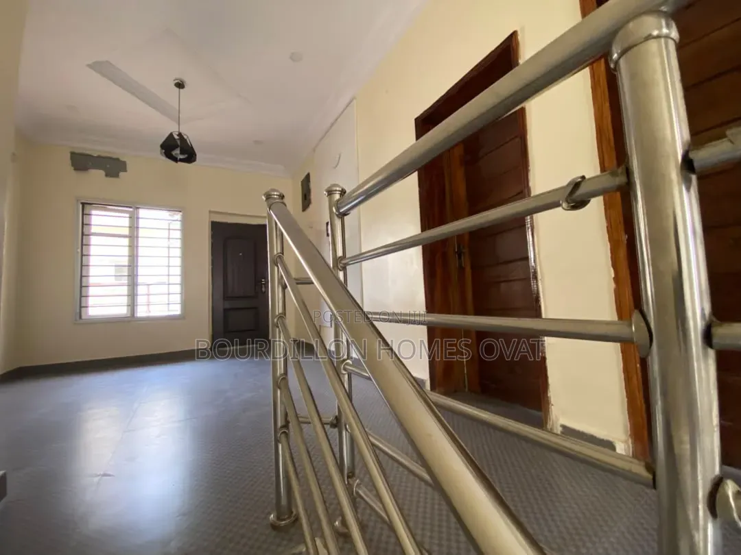 5bdrm Duplex in Ikota Villa Estate for rent