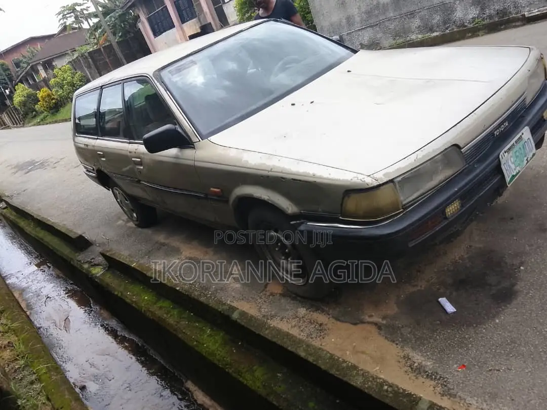 Toyota Camry Automatic 1999 Gold