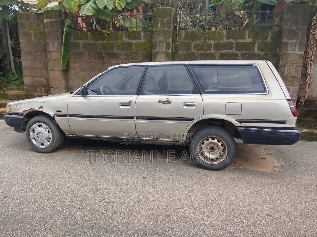 Toyota Camry Automatic 1999 Gold