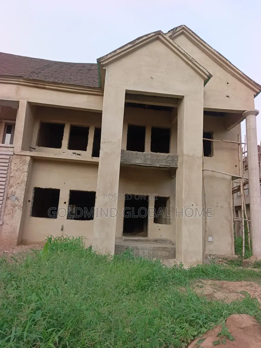 5bdrm Duplex in Lugbe District. for sale
