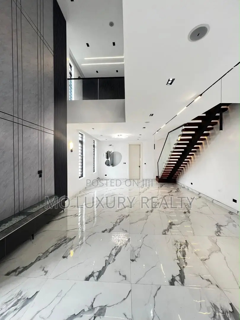 5bdrm Duplex in Lekki Phase 1 for sale
