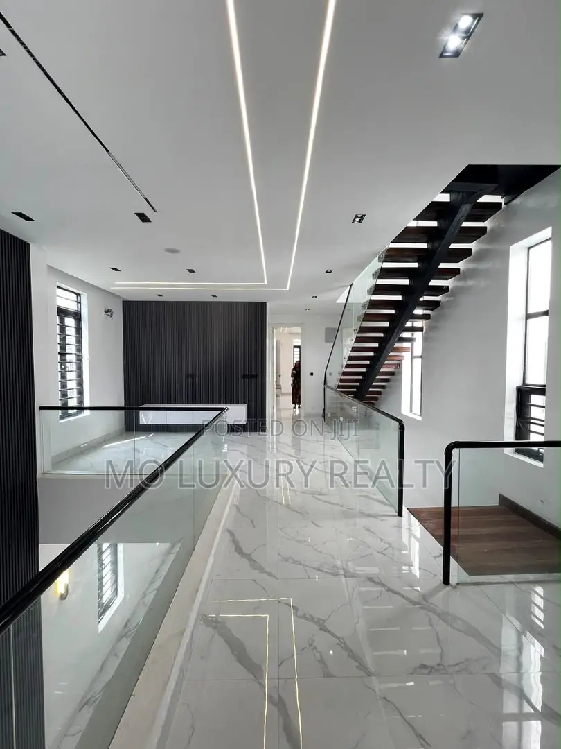 5bdrm Duplex in Lekki Phase 1 for sale