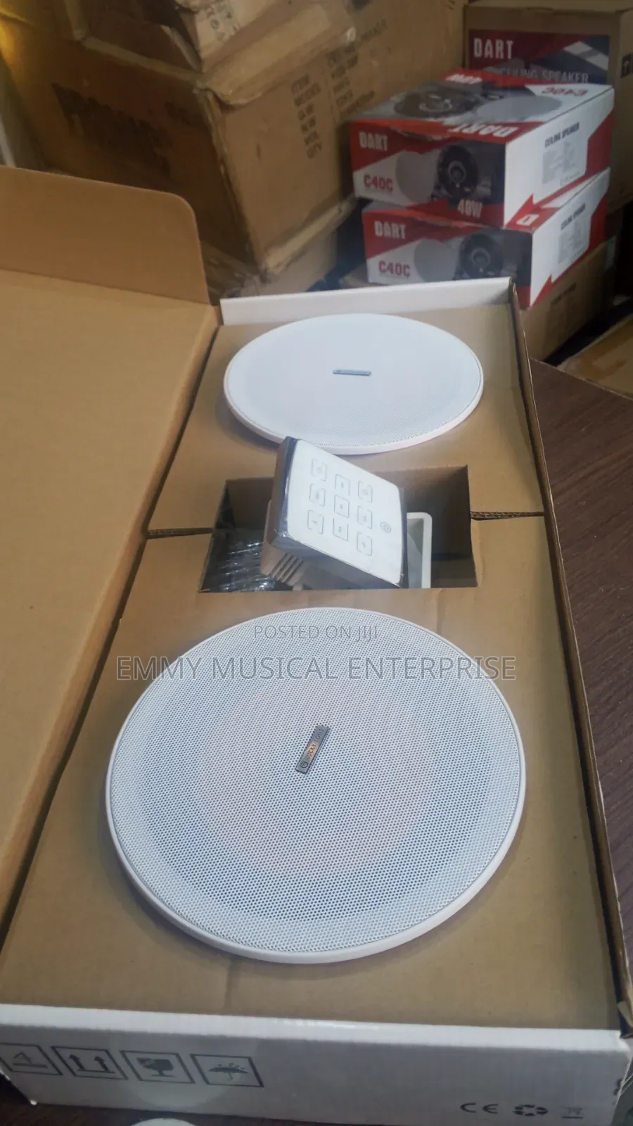 A Set of Amplifier With Two Speakers