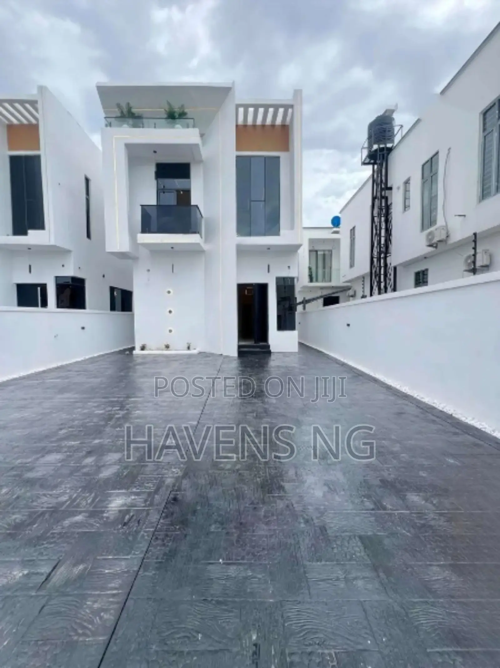5bdrm Duplex in Lekki Phase 2 for sale