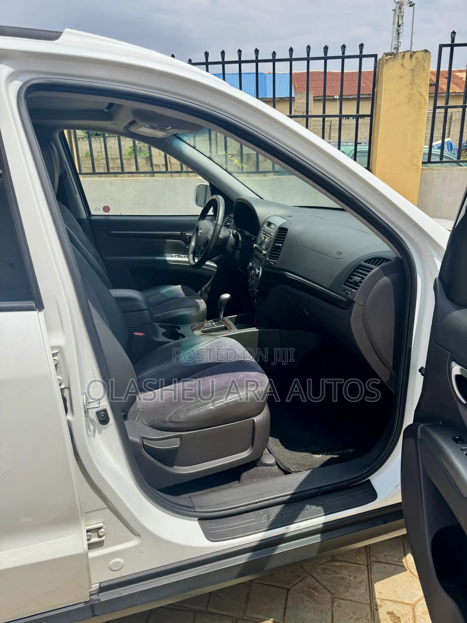 Hyundai Santa Fe SE 2012 White