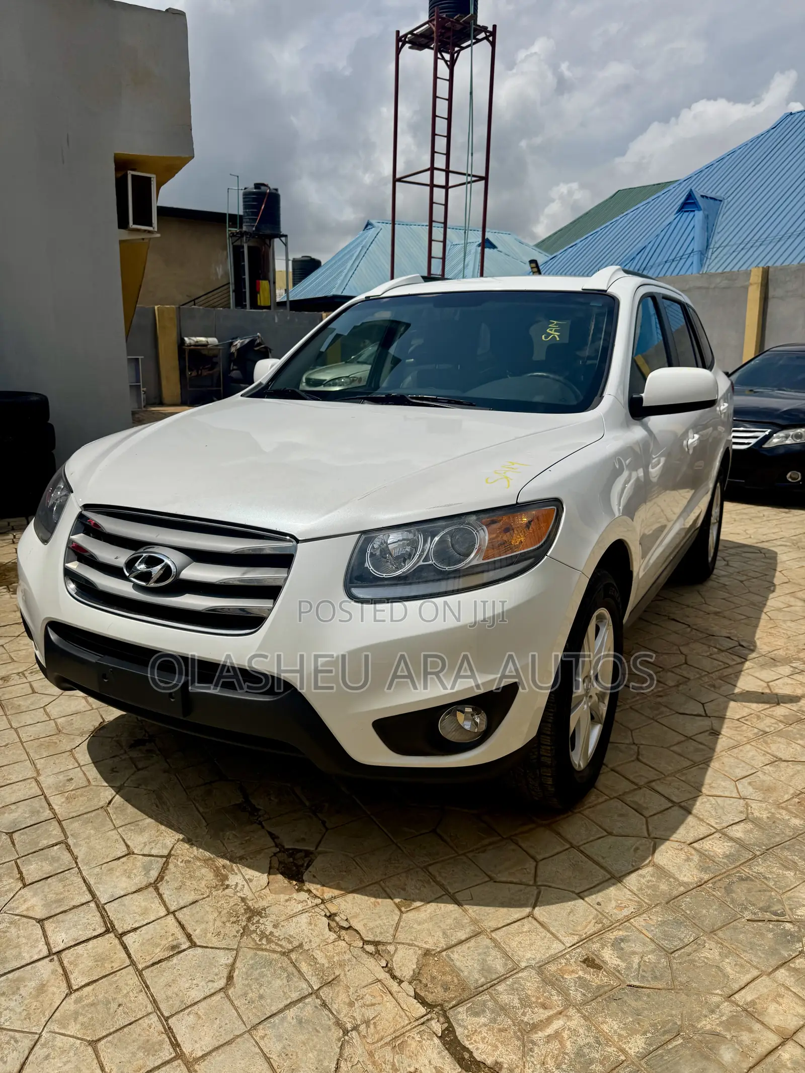 Hyundai Santa Fe SE 2012 White