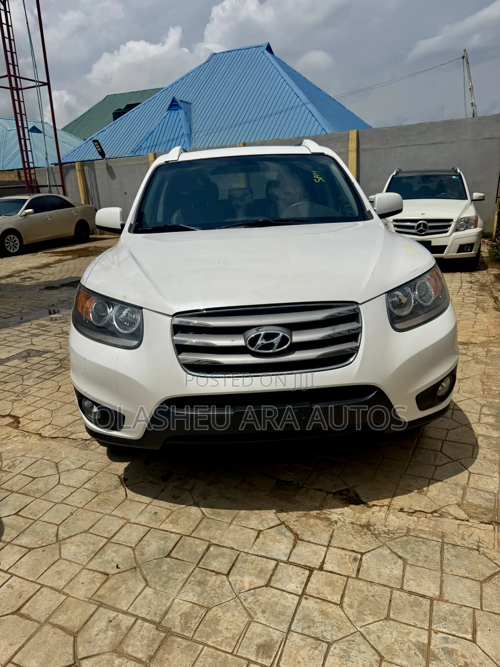 Hyundai Santa Fe SE 2012 White