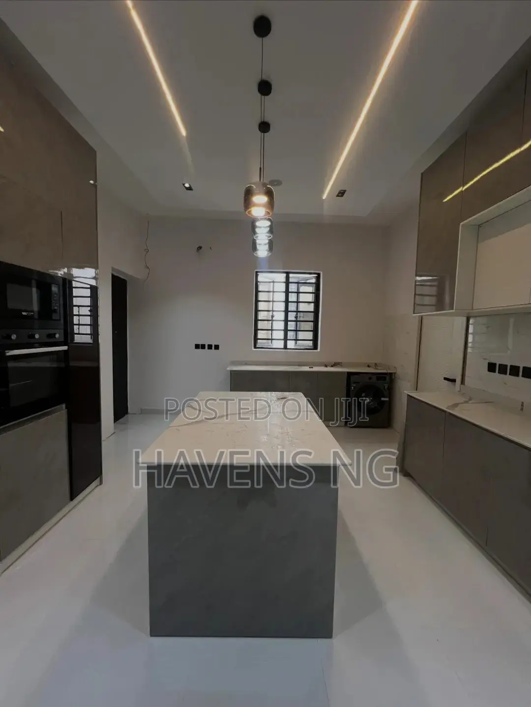 5bdrm Duplex in Lekki Phase 2 for sale