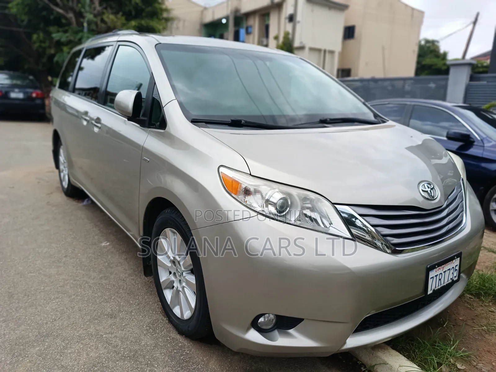 Toyota Sienna 2016 Gold