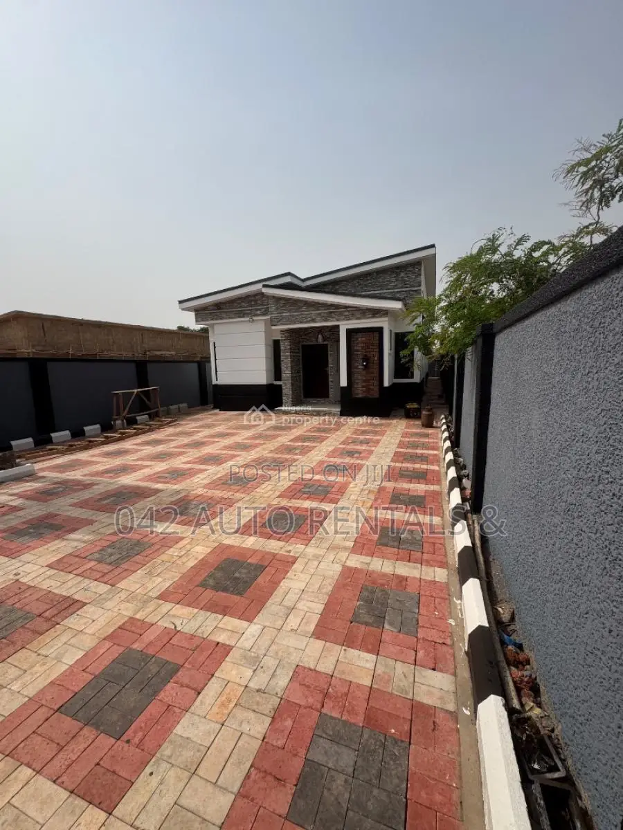 4bdrm Bungalow in Harmony Estate, Enugu for sale