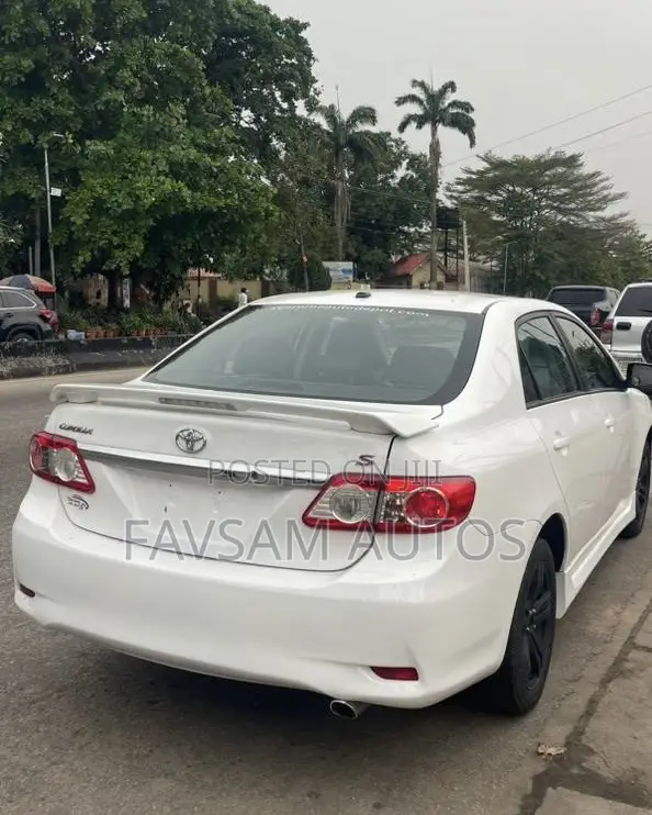Toyota Corolla 2013 White