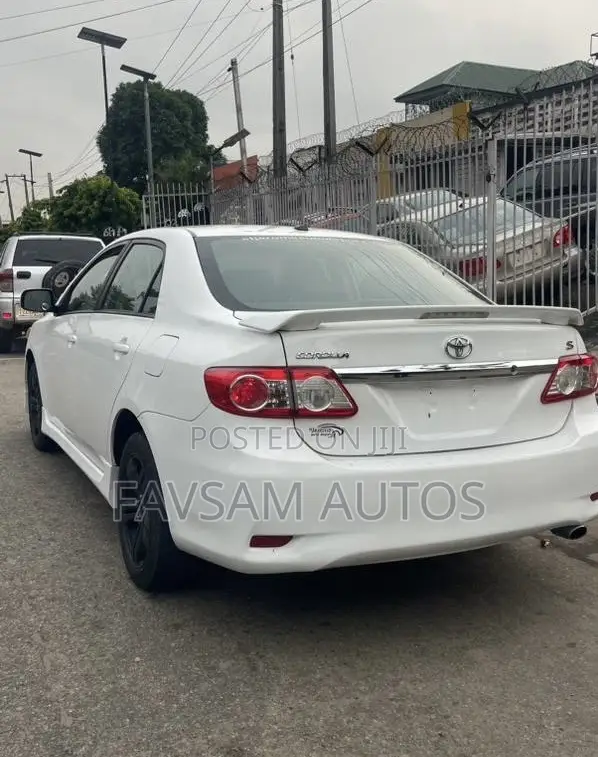 Toyota Corolla 2013 White