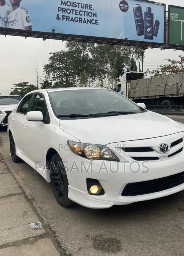 Toyota Corolla 2013 White