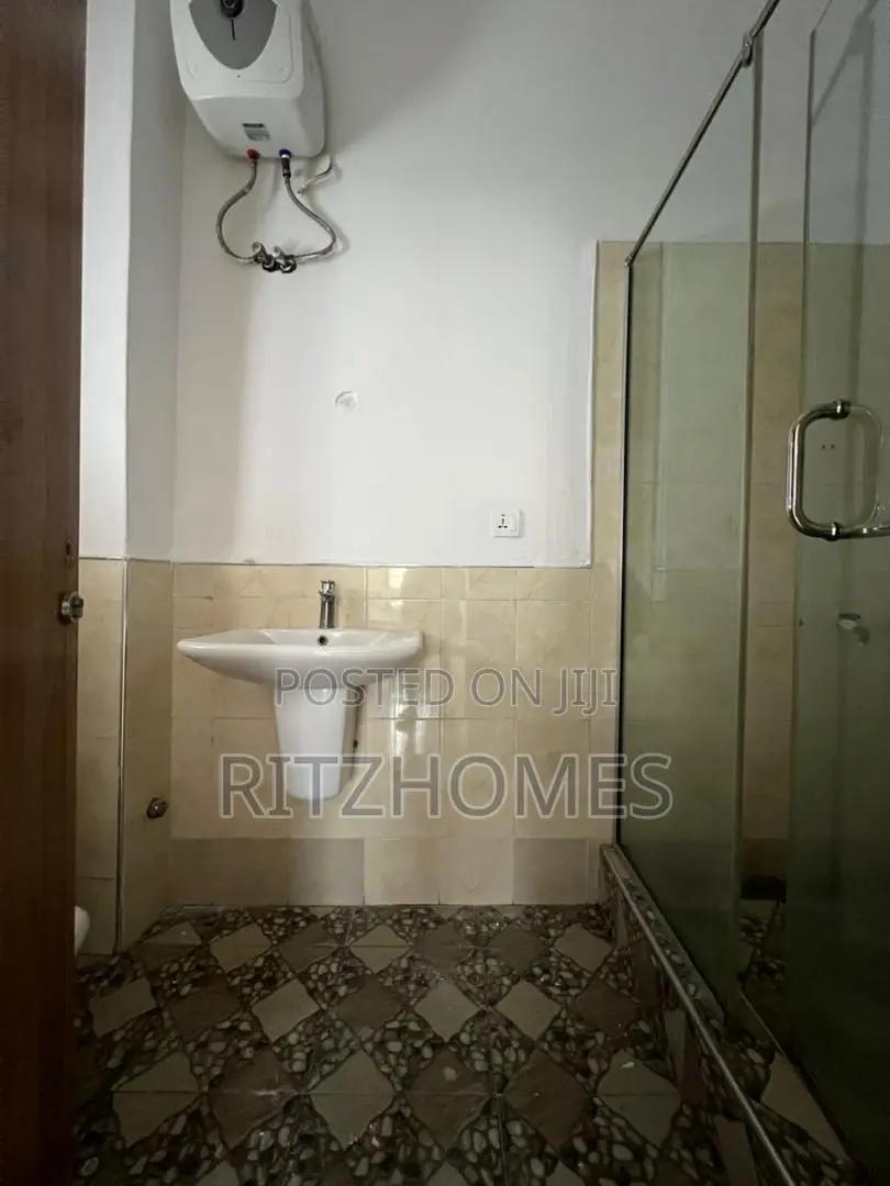 2bdrm Apartment in Off Lekki-Epe Expressway for rent