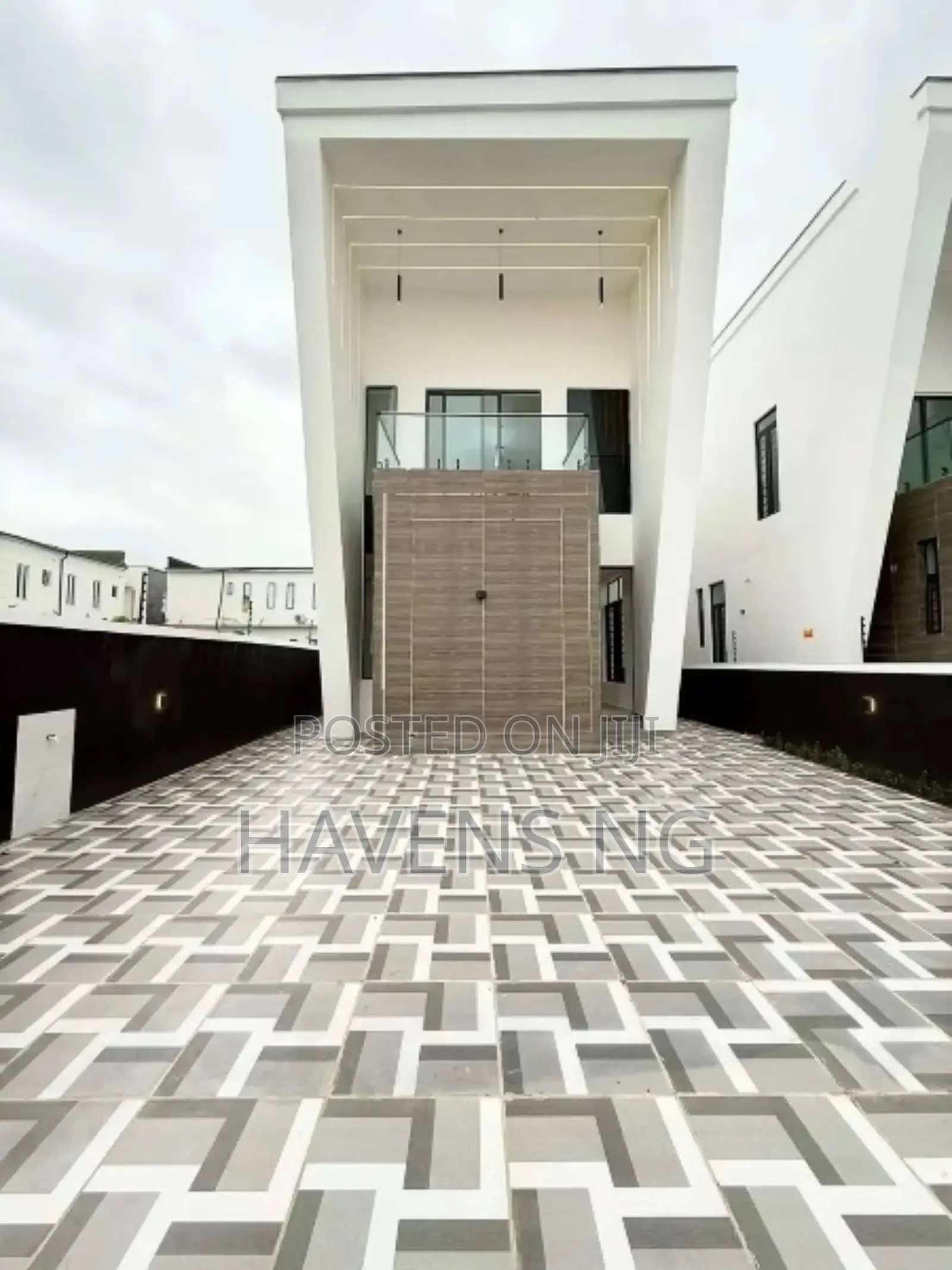 5bdrm Duplex in Lekki Phase 2 for sale