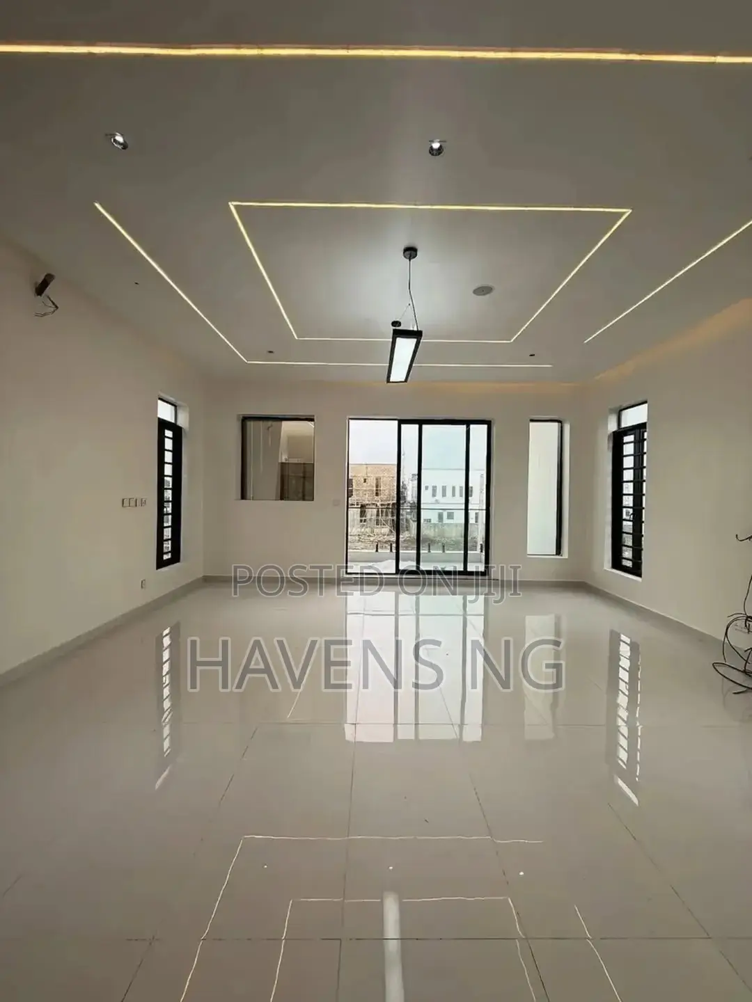 5bdrm Duplex in Lekki Phase 2 for sale