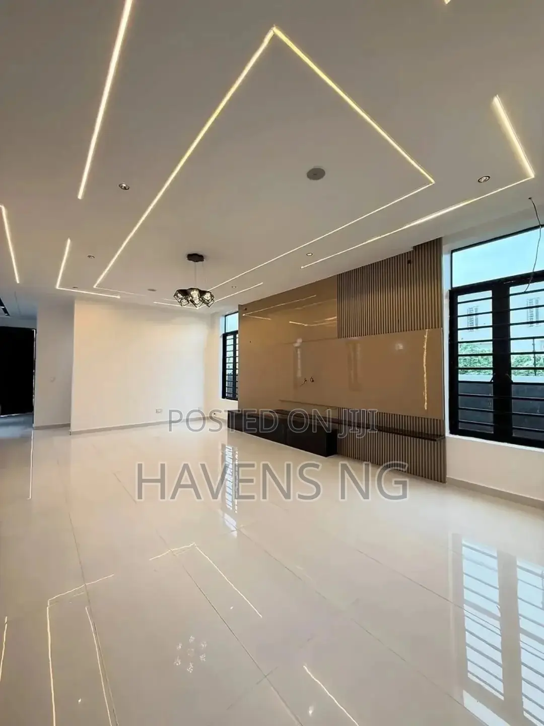 5bdrm Duplex in Lekki Phase 2 for sale