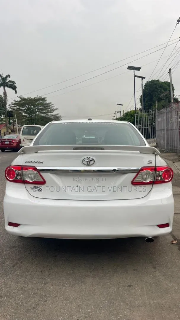 Toyota Corolla 2012 White