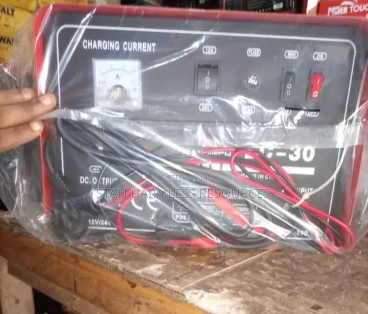 Maxmech Battery Charger