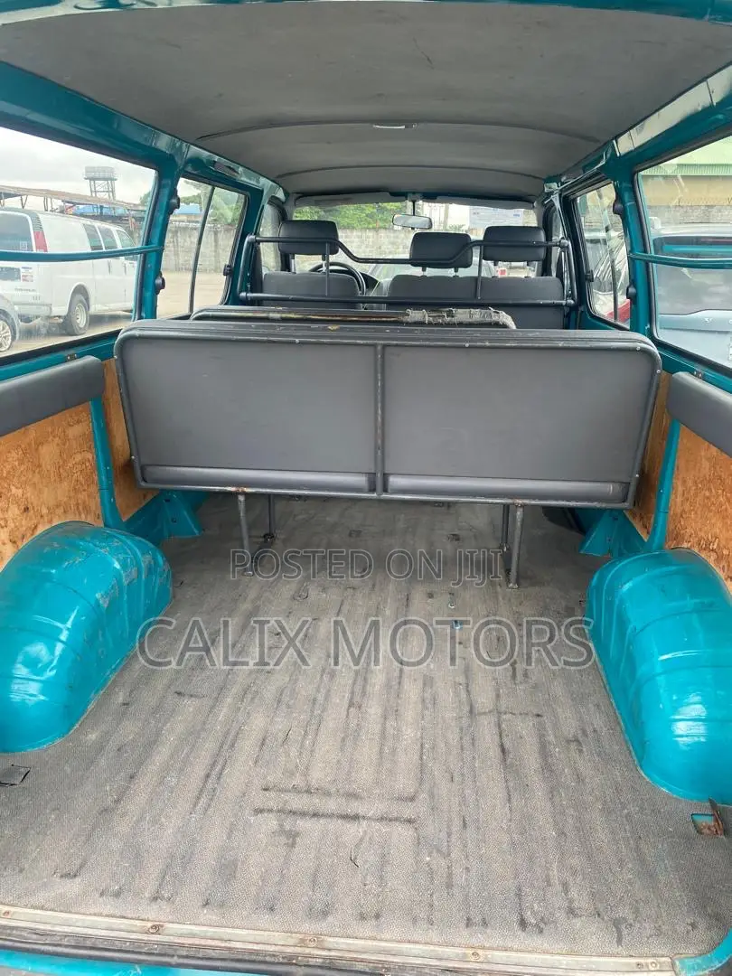 Toyota HiAce 2006 Blue