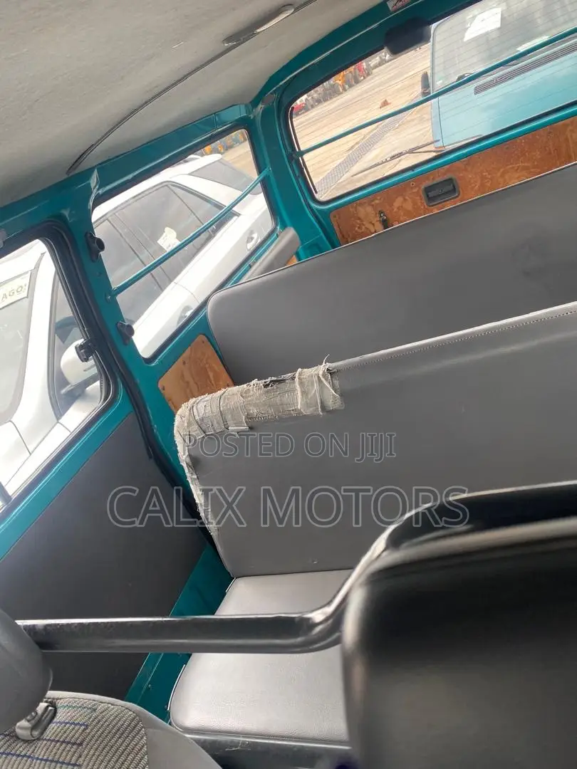 Toyota HiAce 2006 Blue